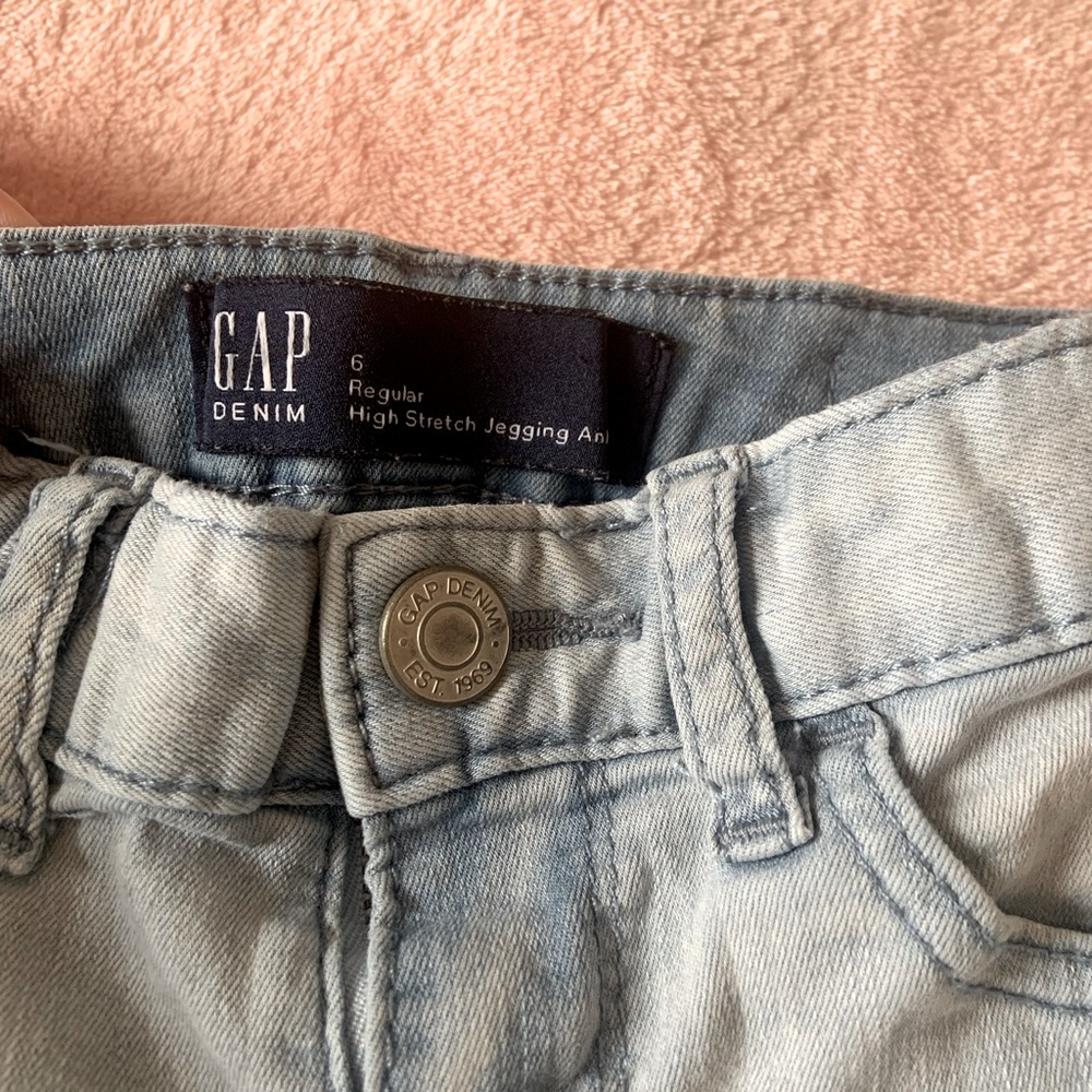 Girls size 6 Gap stretch jeggings.